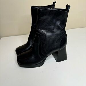 Steve Madden Maggie Black Leather size 9.5